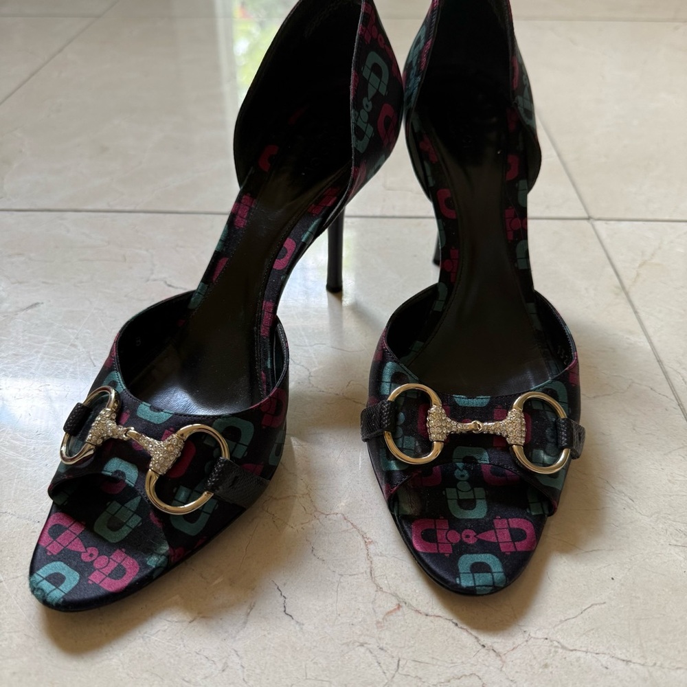Gucci Black Heels with Pink & Teal Logo Print and Gold Horsebit